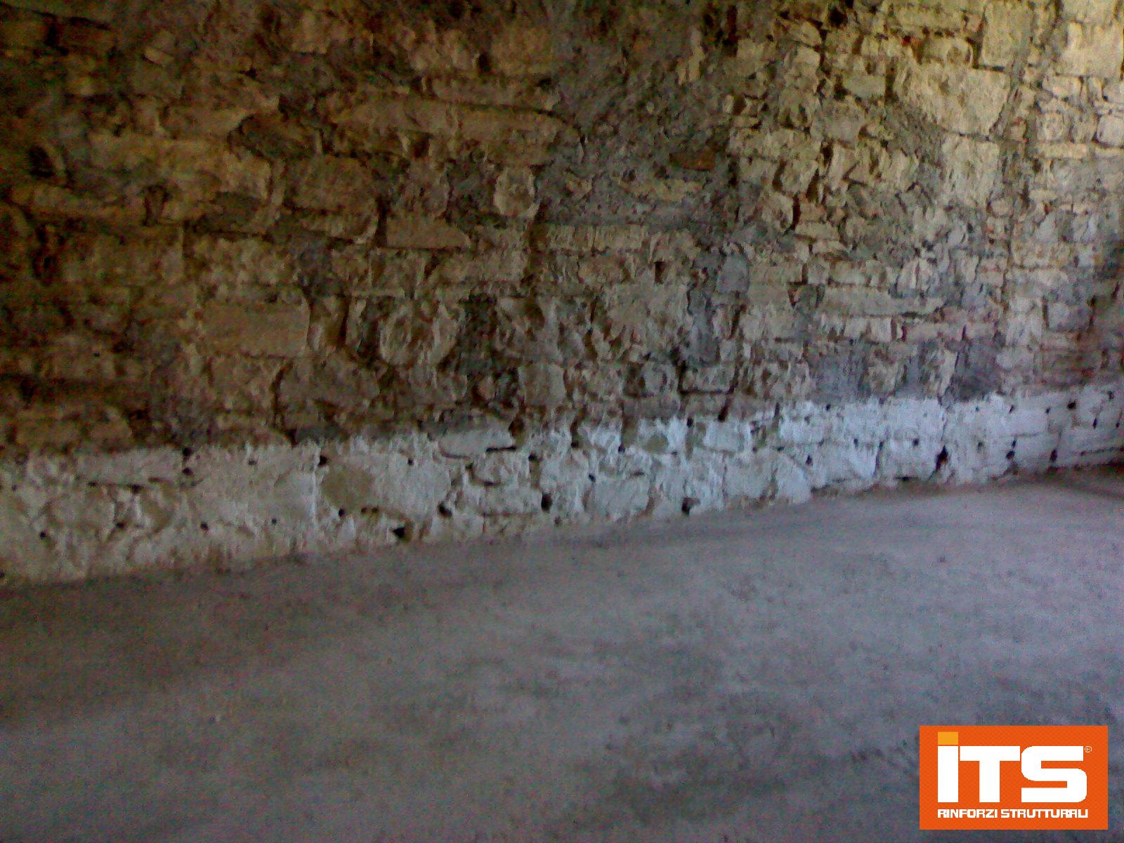 Deumidificazione con barriera chimica — Montecatini — fotografia di cantiere 5